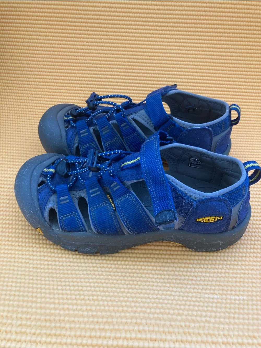 Keens Newport H2 little boys size 3 ( measures